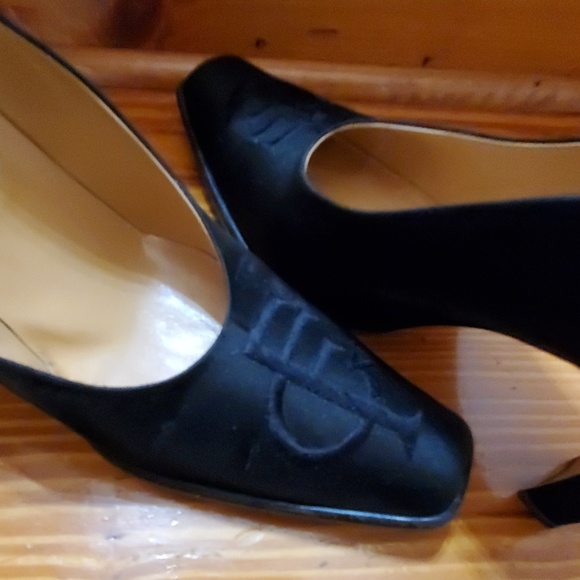 Shoes - Picture 4 of 4